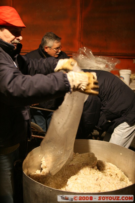 Storico Carnevale di Ivrea - Fagiolata Benefica del Castellazzo
Mots-clés: Nuit Nourriture