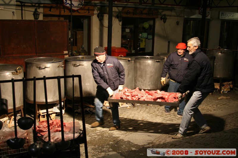 Storico Carnevale di Ivrea - Fagiolata Benefica del Castellazzo
Mots-clés: Nuit Nourriture