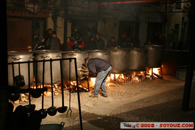 Storico Carnevale di Ivrea - Fagiolata Benefica del Castellazzo
Mots-clés: Nuit Nourriture