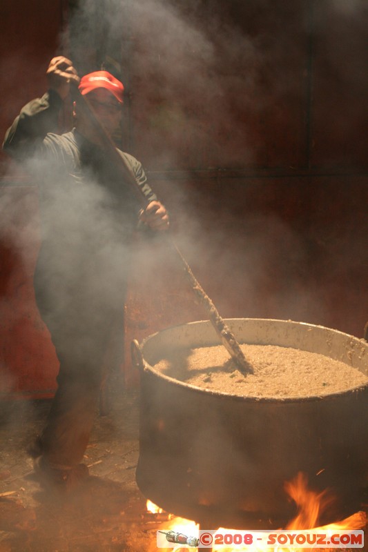 Storico Carnevale di Ivrea - Fagiolata Benefica del Castellazzo
Mots-clés: Nuit Nourriture