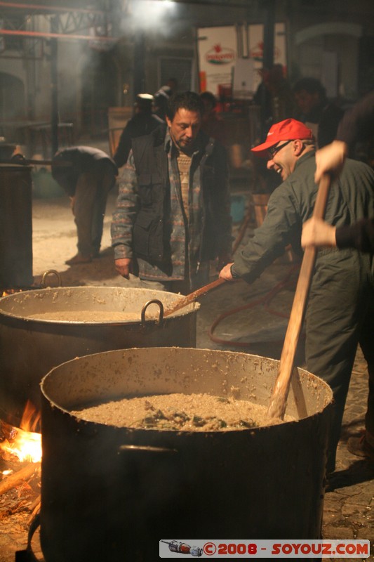 Storico Carnevale di Ivrea - Fagiolata Benefica del Castellazzo
Mots-clés: Nuit Nourriture