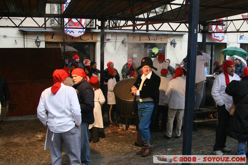 Storico Carnevale di Ivrea - Fagiolata Benefica del Castellazzo
Mots-clés: Nourriture