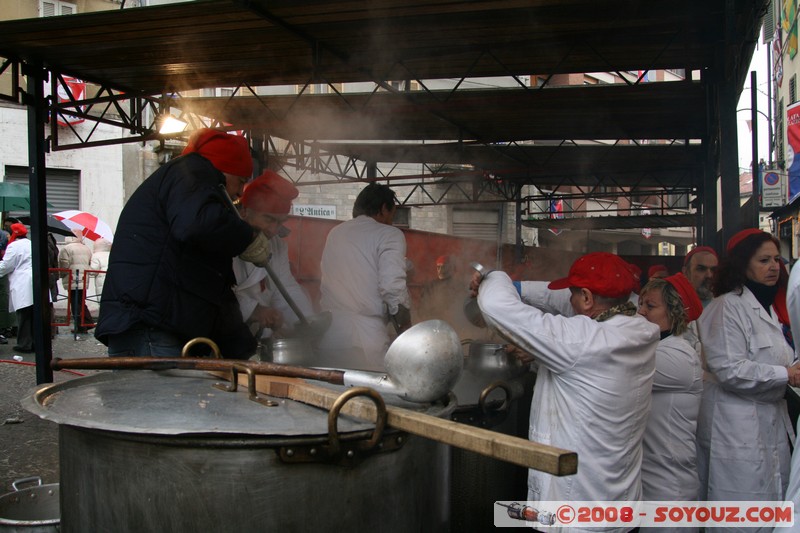 Storico Carnevale di Ivrea - Fagiolata Benefica del Castellazzo
Mots-clés: Nourriture