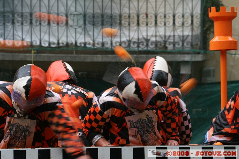 Ivrea - Battaglia delle Arance - Tuchini Del Borghetto e la Compagnia della Botte
