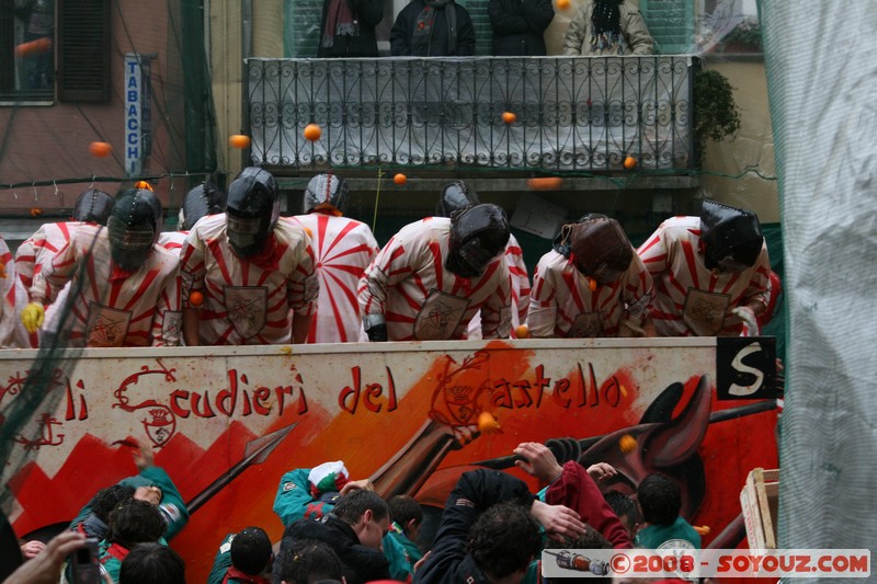 Ivrea - Battaglia delle Arance - Tuchini Del Borghetto e li Scudieri del Castello
