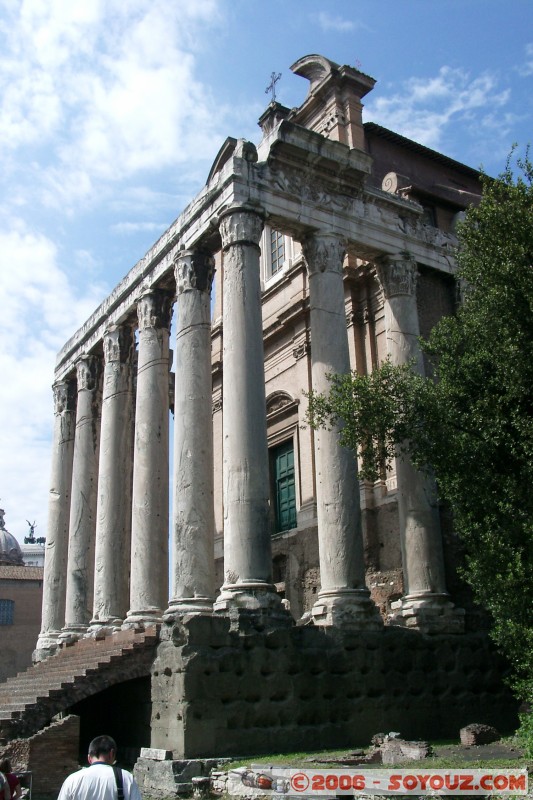 Tempio d'Antoninus e Faustina
Transforme en eglise San Lorenzo in Miranda au 11e siecle
