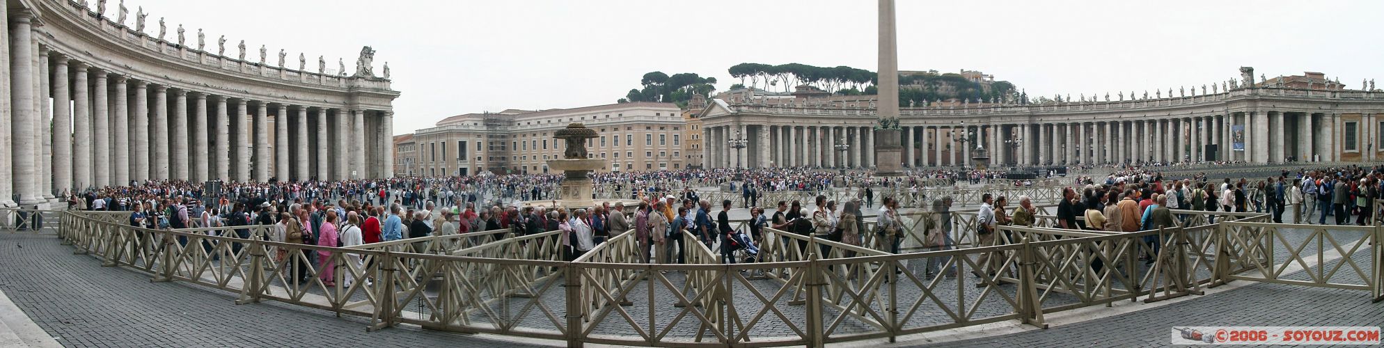 panoramique de la piazza Santo Pietro
