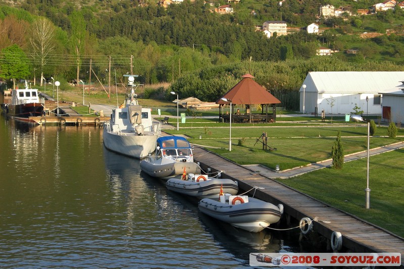 Le long du lac Ohrid - La Marine Macedonienne
Mots-clés: patrimoine unesco Lac bateau