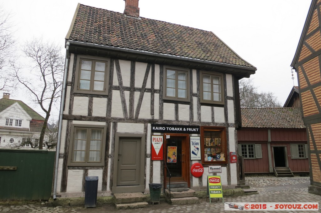 Bygdoy - Norsk Folkemuseum - Enerhaugen / Hammesborg - Kairo Tobakk & Frukt
Mots-clés: Akershus Bygdøy geo:lat=59.90642245 geo:lon=10.68721818 geotagged Lysaker NOR Norvège Norway Norsk Folkemuseum Enerhaugen / Hammesborg