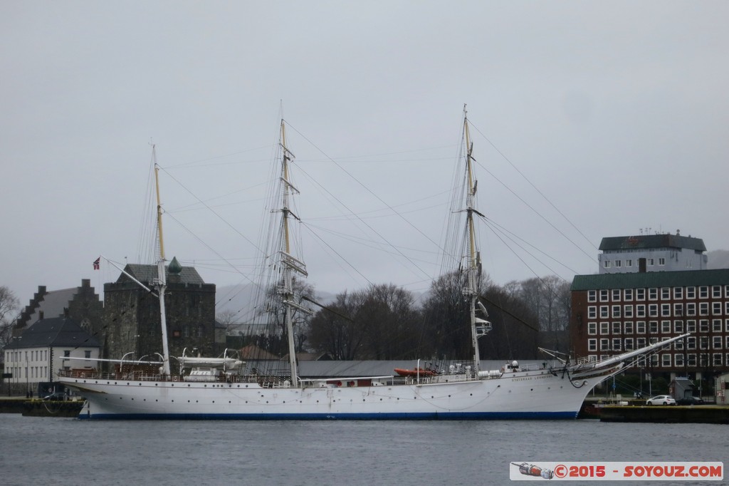 Bergen - three-masted barque Statsraad Lehmkuhl
Mots-clés: Bergen geo:lat=60.39518200 geo:lon=5.32028800 geotagged Hordaland NOR Norvège Norway Strandside bateau Statsraad Lehmkuhl