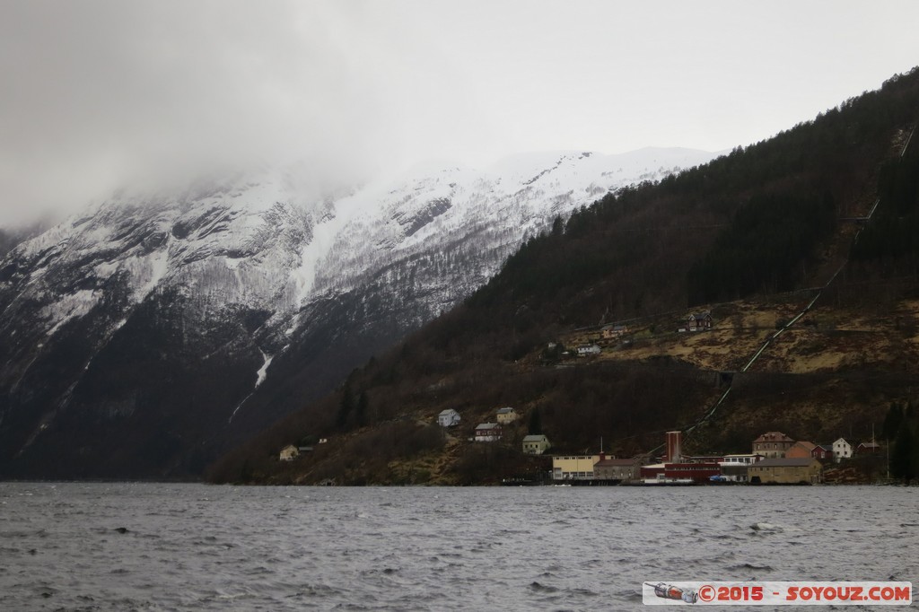 Sognefjord - Vadheim
Mots-clés: geo:lat=61.20856488 geo:lon=5.82140867 geotagged NOR Norvège Sogn og Fjordane Vadheim Norway Sognefjord Fjord Montagne Neige usine