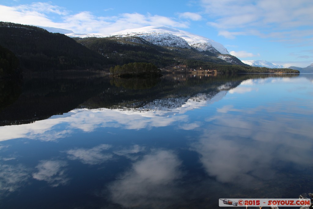 Hornindalsvatnet - Holmoyane
Mots-clés: geo:lat=61.94584150 geo:lon=6.46933800 geotagged Holmøyane NOR Norvège Sogn og Fjordane Lac Montagne Neige paysage