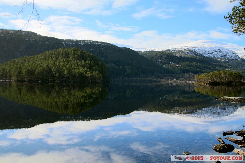 Hornindalsvatnet - Holmoyane
Mots-clés: geo:lat=61.94568100 geo:lon=6.46959157 geotagged Holmøyane NOR Norvège Sogn og Fjordane Lac Montagne Neige paysage