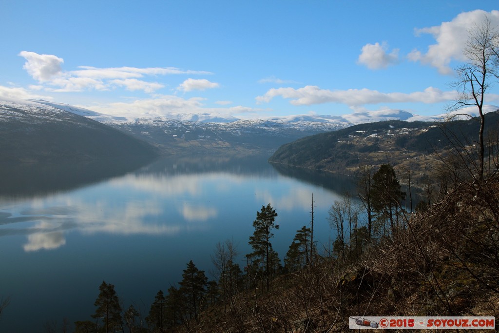 Innvikfjorden - Blaksaeter
Mots-clés: Blaksæter Faleide geo:lat=61.88478400 geo:lon=6.56950220 geotagged NOR Norvège Sogn og Fjordane Fjord Montagne Neige