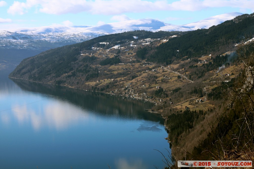 Innvikfjorden - Blaksaeter
Mots-clés: Blaksæter Faleide geo:lat=61.88439773 geo:lon=6.56704173 geotagged NOR Norvège Sogn og Fjordane Fjord Montagne Neige