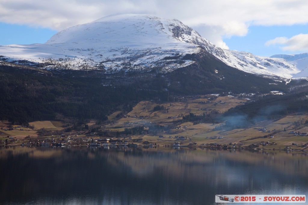 Innvikfjorden - Blaksaeter
Mots-clés: Blaksæter Blakset geo:lat=61.85971800 geo:lon=6.52677200 geotagged NOR Norvège Sogn og Fjordane Fjord Montagne Neige