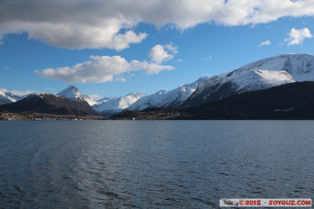 Storfjorden - Ferry Magerholm/Orsneset
Mots-clés: geo:lat=62.41733650 geo:lon=6.52810900 geotagged Ikornnes Magerholm More og Romdal NOR Norvège Norway Storfjorden Fjord Montagne Neige