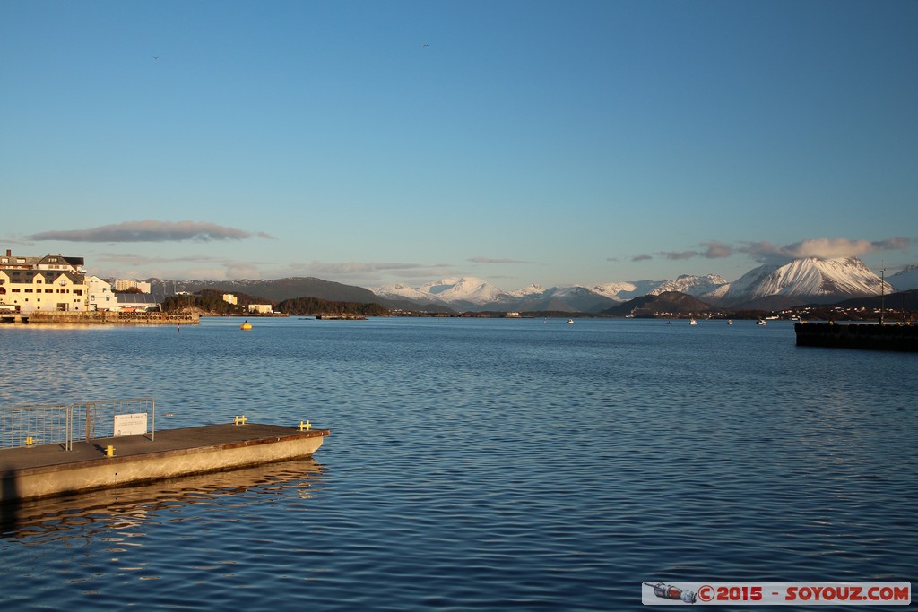 Alesund
Mots-clés: lesund geo:lat=62.47023014 geo:lon=6.15484571 geotagged More og Romdal NOR Norvège Norway Alesund Fjord Montagne Neige