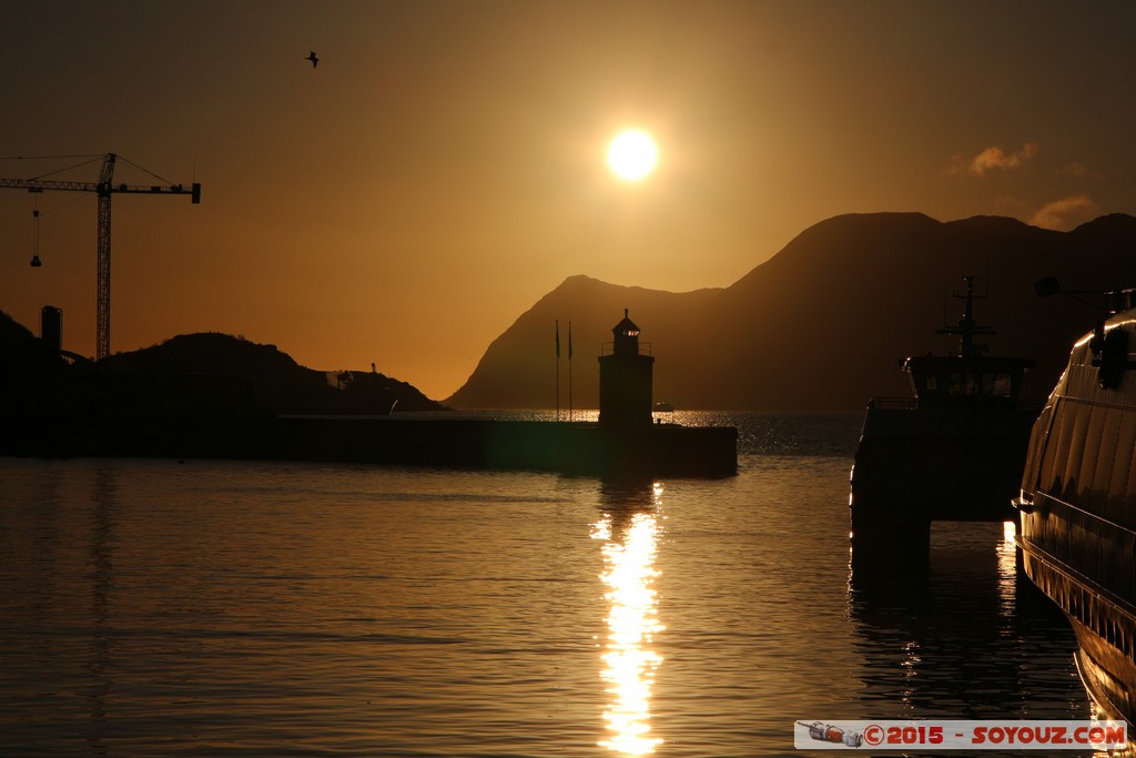 Alesund - Harbour - Sunset
Mots-clés: lesund geo:lat=62.47479362 geo:lon=6.15557362 geotagged More og Romdal NOR Norvège Norway Alesund sunset soleil Lumiere