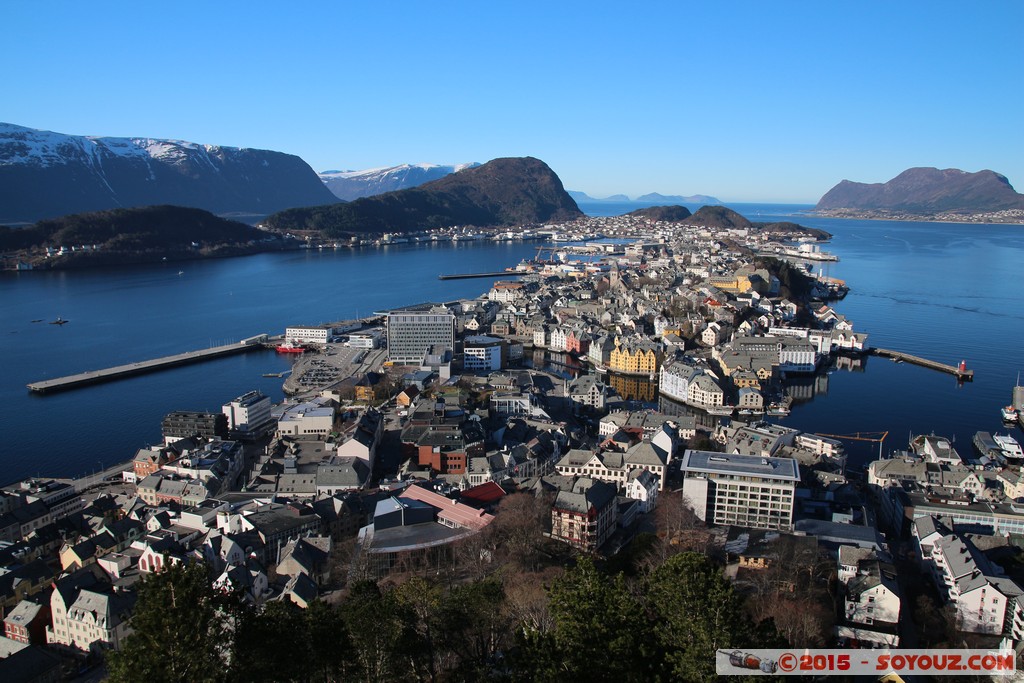 Alesund - view from Aksla Utsiktspunkt
Mots-clés: lesund geo:lat=62.47416187 geo:lon=6.16401844 geotagged More og Romdal NOR Norvège Norway Alesund Aksla Utsiktspunkt Fjord Montagne