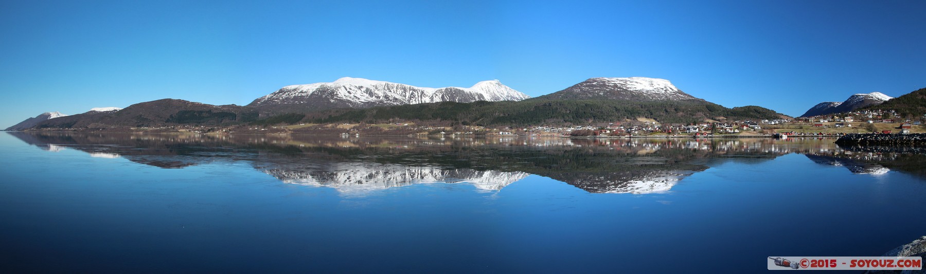 More og Romdal - Tennfjord - Panorama
Stitched Panorama
Mots-clés: geo:lat=62.52878600 geo:lon=6.57427240 geotagged More og Romdal NOR Norvège Tennfjord Norway Fjord Montagne Neige paysage panorama