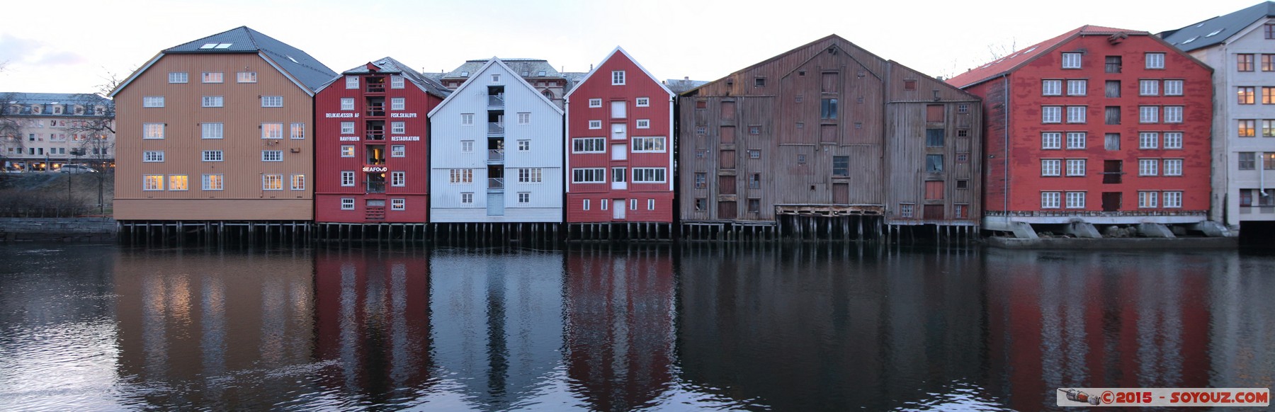 Trondheim - Bakklandet at dusk - Old warehouses along Nidelven river
Stitched Panorama
Mots-clés: Bakklandet geo:lat=63.42903782 geo:lon=10.40260306 geotagged NOR Norvège Sor-Trondelag Trondheim Norway Riviere sunset