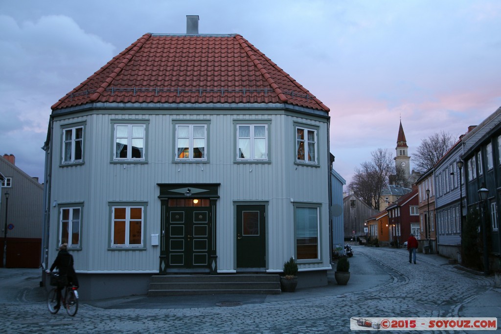 Trondheim - Bakklandet at dusk
Mots-clés: Bakklandet geo:lat=63.42946700 geo:lon=10.40407533 geotagged NOR Norvège Sor-Trondelag Trondheim Norway sunset