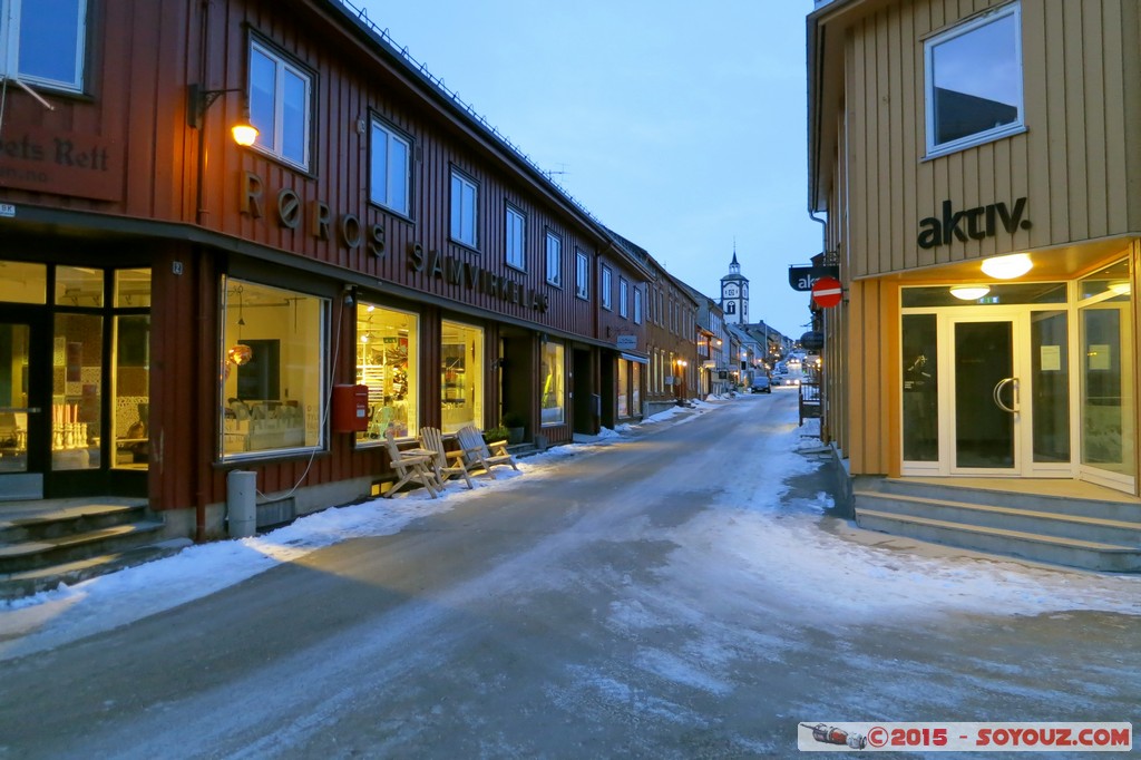 Roros by night - Kjerkgata
Mots-clés: geo:lat=62.57444380 geo:lon=11.38385100 geotagged NOR Norvège Røros Sor-Trondelag Norway patrimoine unesco Kjerkgata