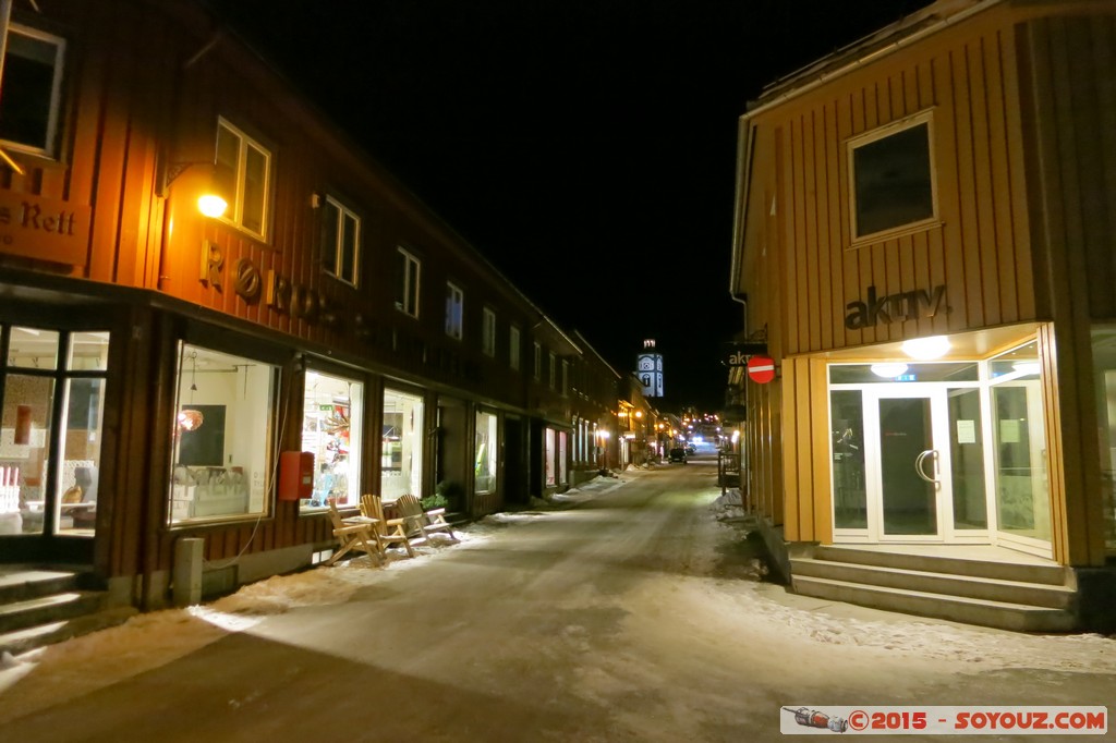 Roros by night - Kjerkgata
Mots-clés: geo:lat=62.57460200 geo:lon=11.38461400 geotagged NOR Norvège Røros Sor-Trondelag Norway patrimoine unesco Kjerkgata