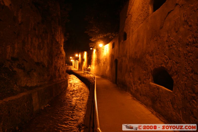 Brasov by night - strada Dupa Ziduri
Mots-clés: Nuit chateau