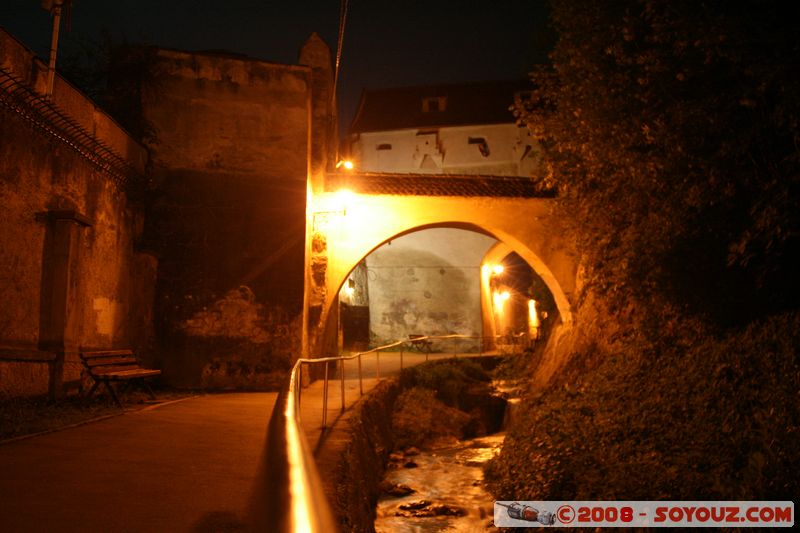 Brasov by night - strada Dupa Ziduri
Mots-clés: Nuit chateau