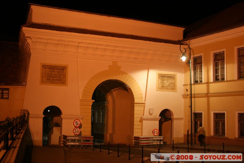 Brasov by night - Poarta Schei
Mots-clés: Nuit chateau