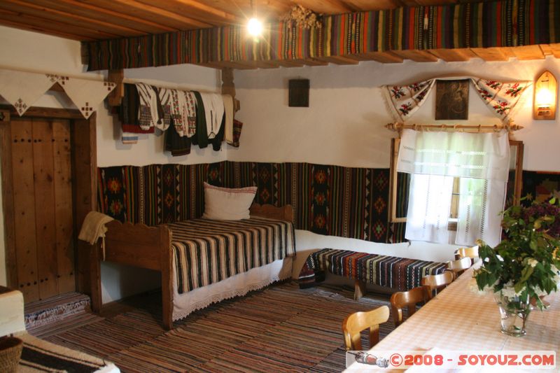 Suceava's Village Museum - Casa Rosu
Mots-clés: Bois