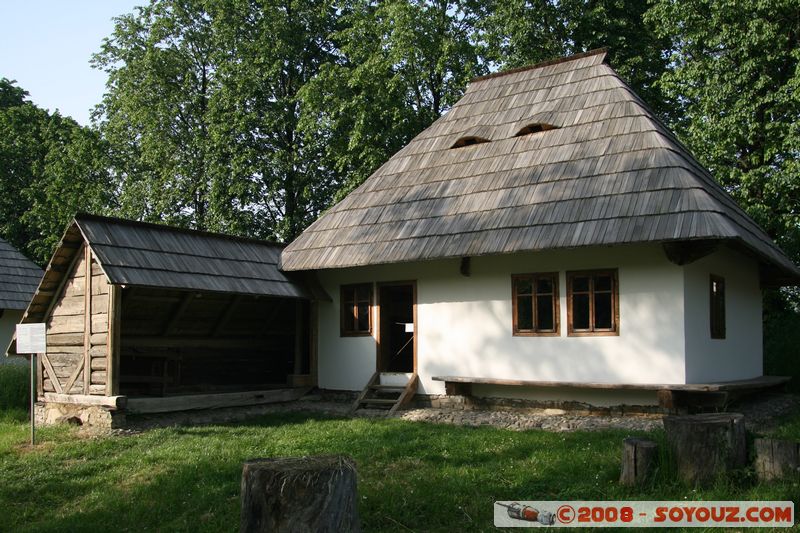 Suceava's Village Museum - Casa Vicov
Mots-clés: Bois