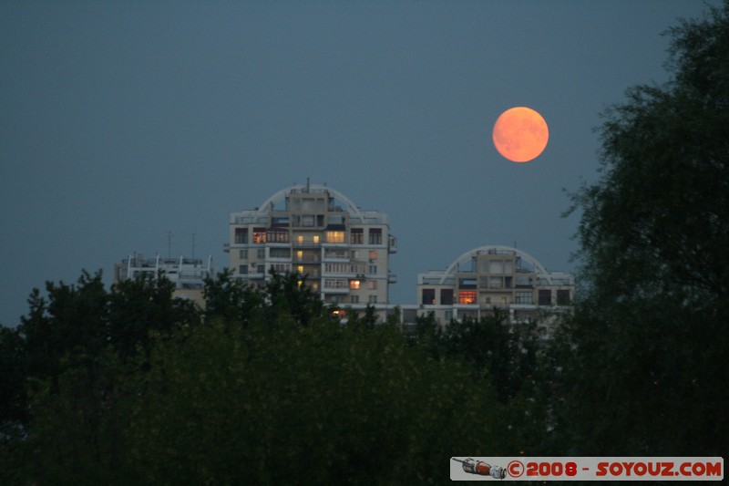 Moscou - Parc de la Victoire - Lever de Lune
Mots-clés: Nuit Lune