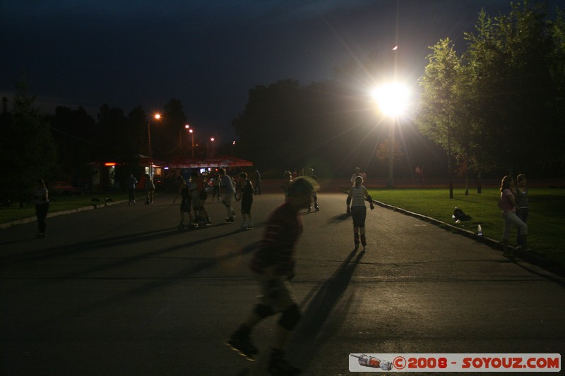 Moscou - Parc de la Victoire - Rollers
Mots-clés: Nuit sport