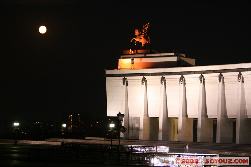 Moscou - Musee de la Grande Guerre Patriotique
Mots-clés: Nuit Lune statue Communisme