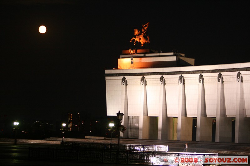 Moscou - Musee de la Grande Guerre Patriotique
Mots-clés: Nuit Lune statue Communisme