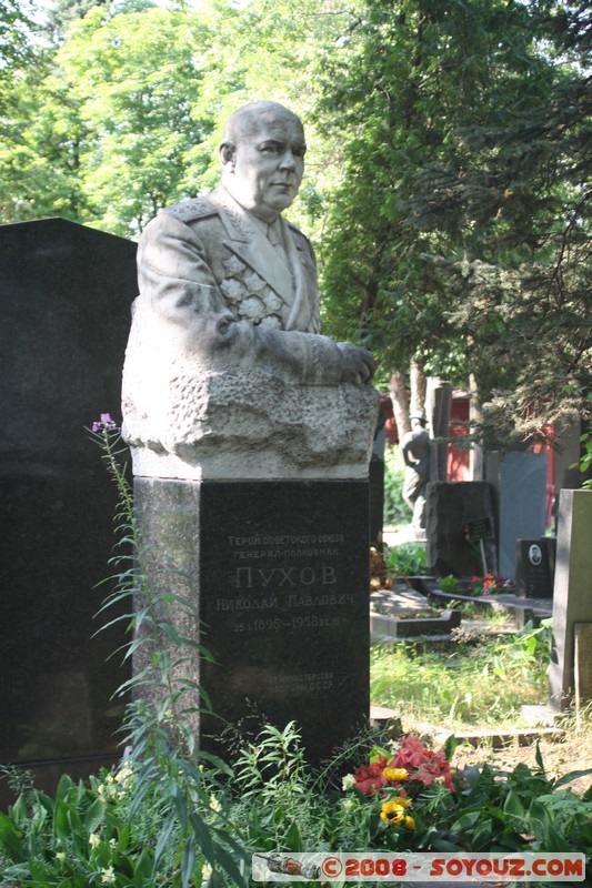 Moscou - Cimetiere Novodevichy
Mots-clés: cimetiere sculpture