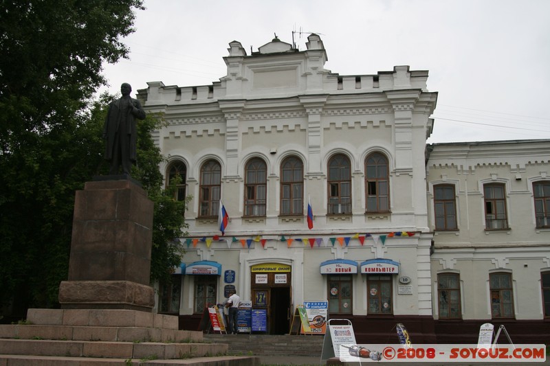 Omsk - Premiere Ecole secondaire pour filles (1882)
Mots-clés: Communisme lenine statue