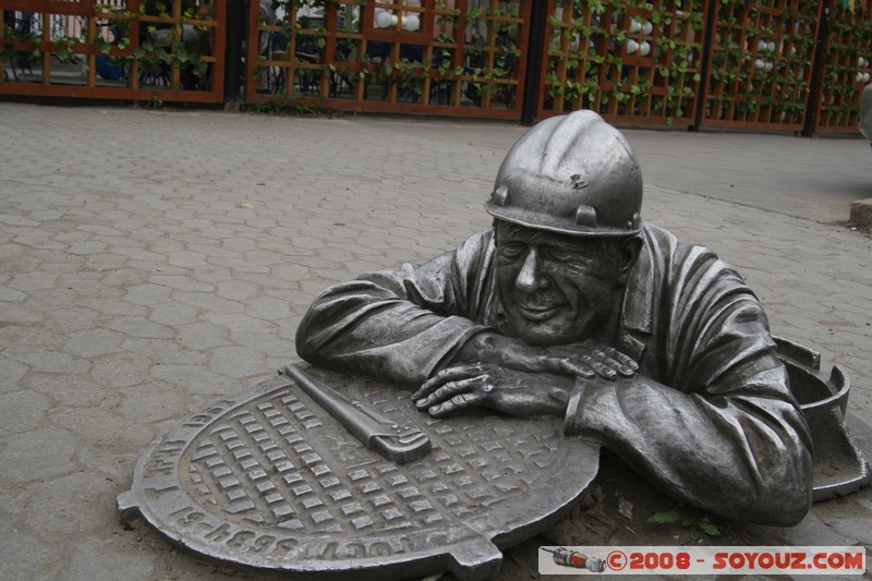 Omsk - Stepanych
The statue of a fictional sanitary technician Stepanych. 
Mots-clés: sculpture statue