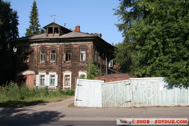 Tomsk - Maison en bois sur Krasnoarmeiskaia oul
Mots-clés: Bois