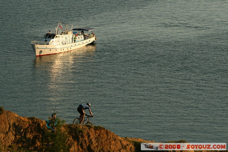 Olkhon - Khuzir - Sunset time
Mots-clés: sunset Lac bateau
