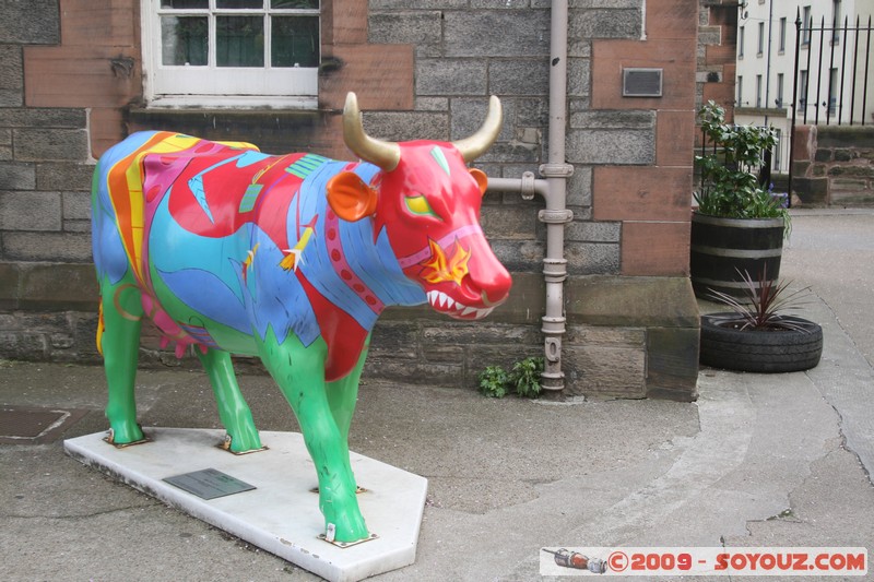 Edinburgh - Royal Mile - Painted Cow
Canongate, Edinburgh, City of Edinburgh EH8 8, UK
Mots-clés: sculpture vaches