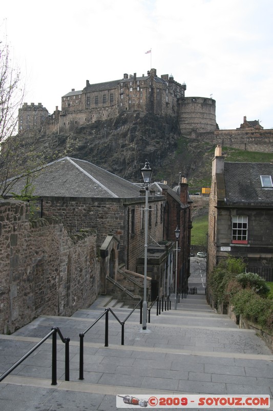 Edinburgh Castle from Grassmarket
Heriot Pl, Edinburgh, City of Edinburgh EH3 9, UK
Mots-clés: chateau Moyen-age Edinburgh Castle patrimoine unesco