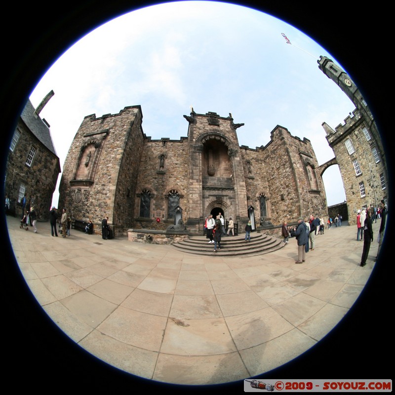 Edinburgh Castle - Main Court
Johnston Terrace, Edinburgh, City of Edinburgh EH1 2, UK
Mots-clés: chateau Moyen-age Edinburgh Castle Fish eye patrimoine unesco