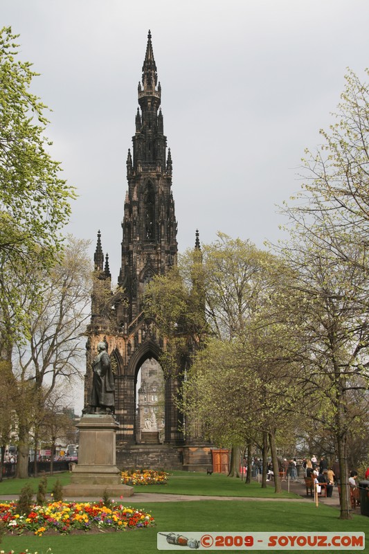 Edinburgh - Princes Street Gardens - Monument to Sir Walter Scott
Johnston Terrace, Edinburgh, City of Edinburgh EH1 2, UK (S St David St, Edinburgh, City of Edinburgh EH2 2, UK)
Mots-clés: Monument