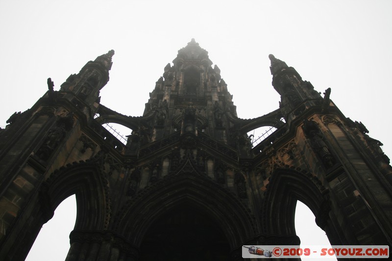 Edinburgh - Princes Street Gardens - Monument to Sir Walter Scott
Edinburgh, City of Edinburgh, Scotland, United Kingdom
Mots-clés: brume Monument