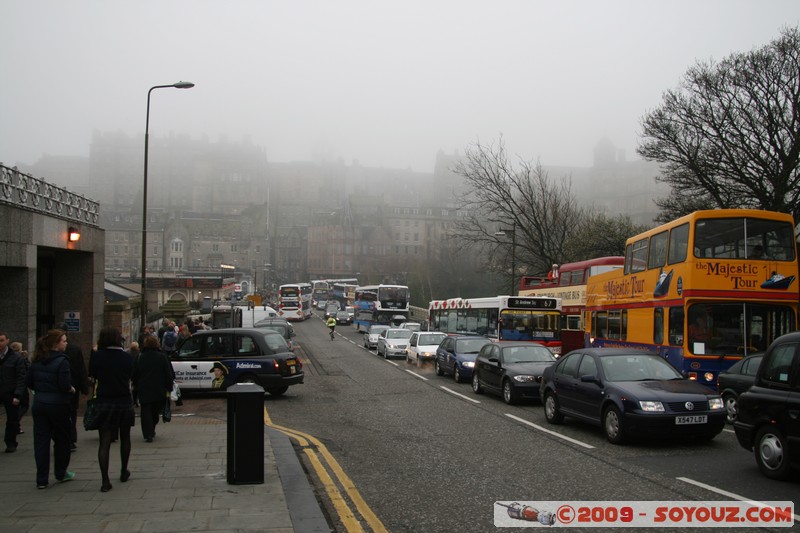 Edinburgh - Waverly Station
Waverley Bridge, Edinburgh, City of Edinburgh EH1 1, UK
Mots-clés: brume