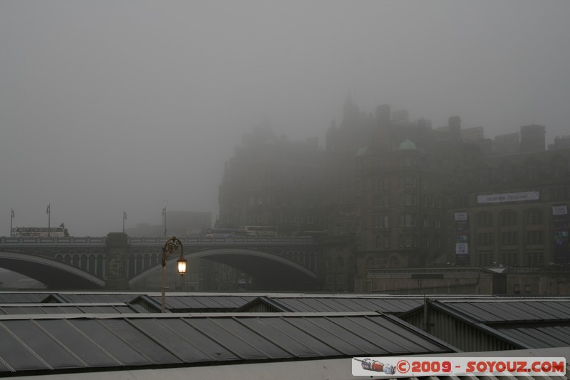 Edinburgh - Waverly Station
Waverley Bridge, Edinburgh, City of Edinburgh EH1 1, UK
Mots-clés: brume